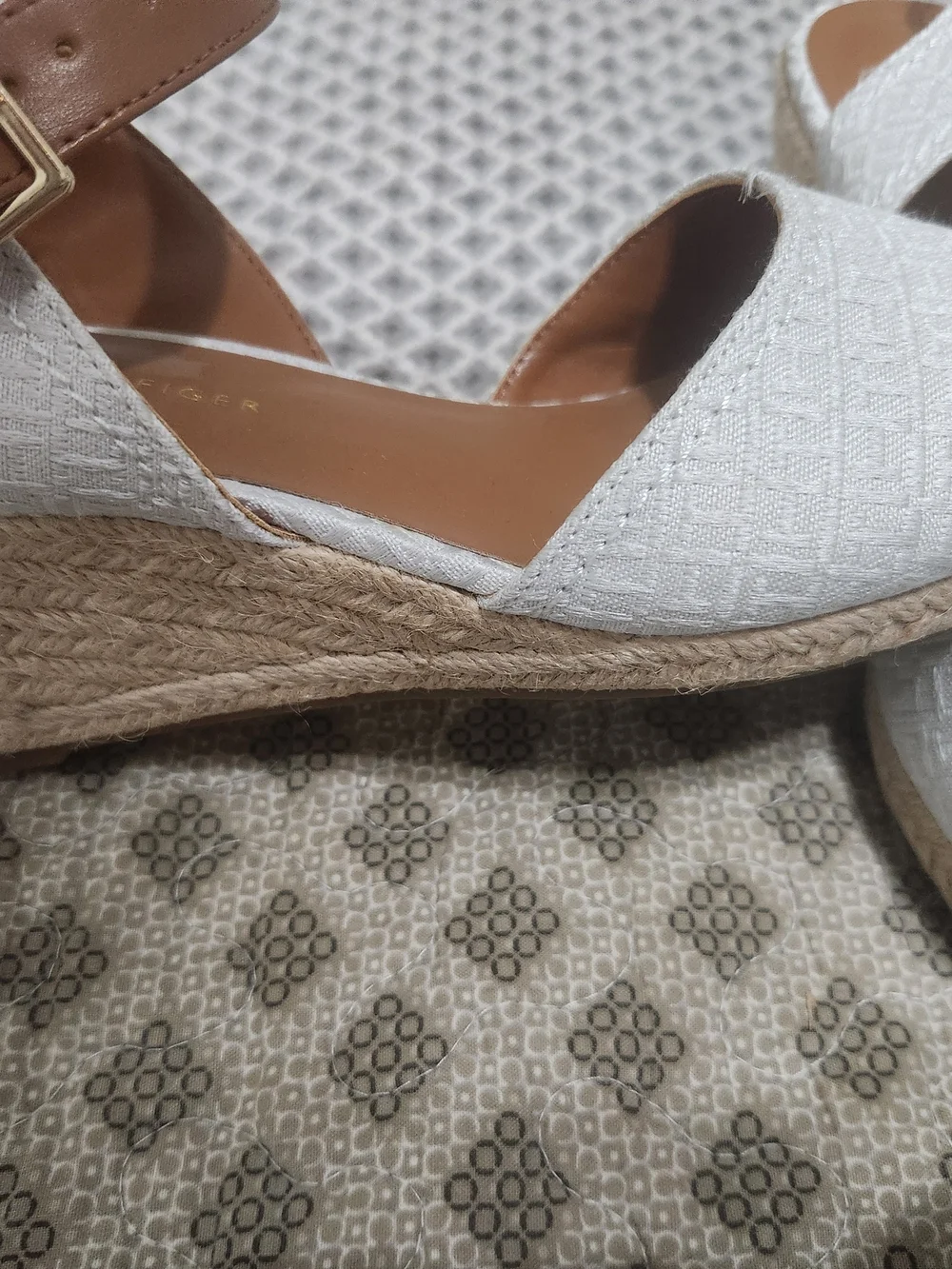 N/A classic white